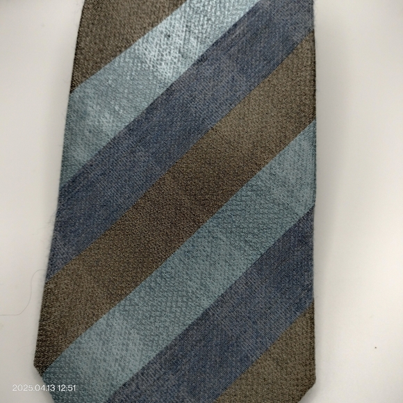 Reaction Kenneth Cole Silk Blend Striped Tan and Blue/Gray Men's Tie Necktie - Picture 5 of 8
